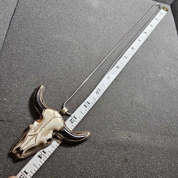 Hand Carved White Bull Head Skull Black Horn Pendant with Floral Back necklace o - Picture 9 of 11